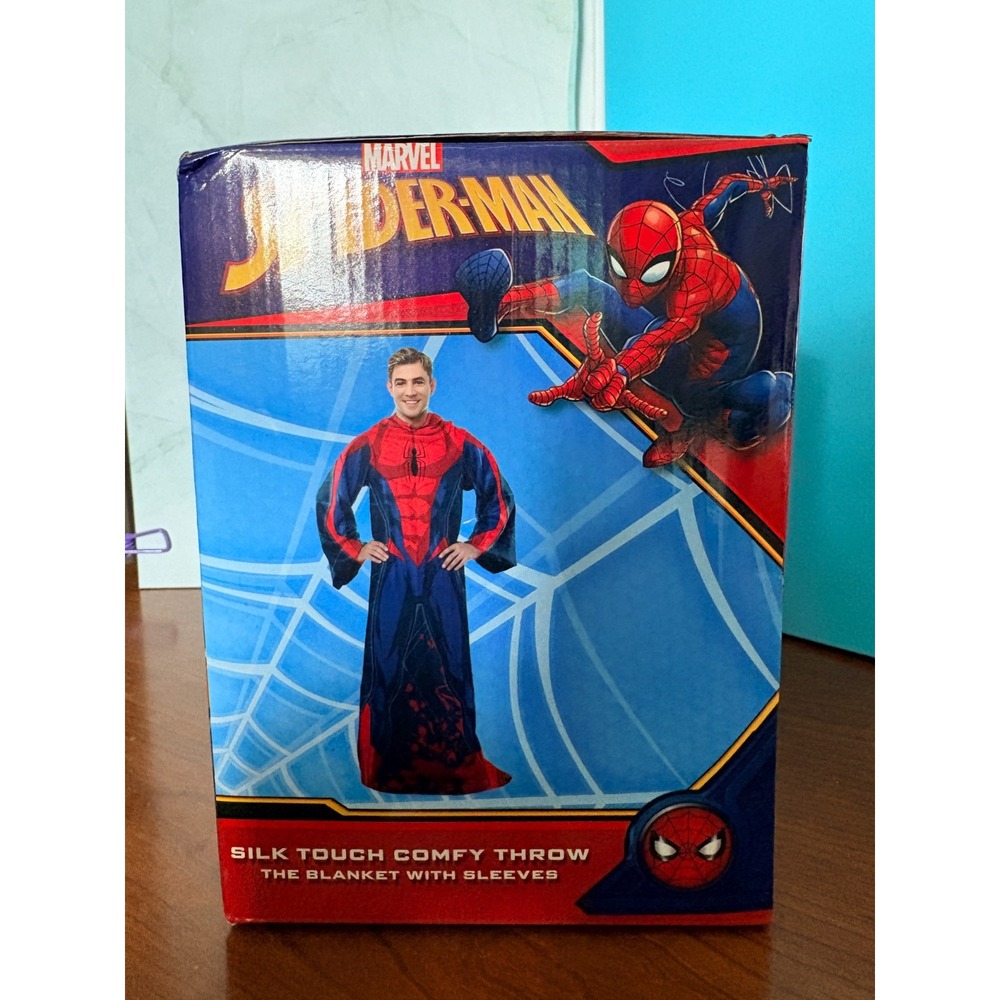 Spiderman Silk Touch Comfy Throw with Sleeves - Adult Size - Picture 3 of 4